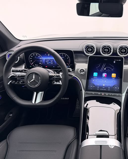 MERCEDES-BENZ GLC 300 AMG LINE - Imagem 9