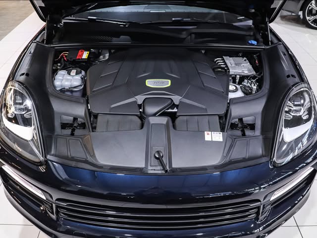 PORSCHE CAYENNE E-HYBRID - Imagem 4