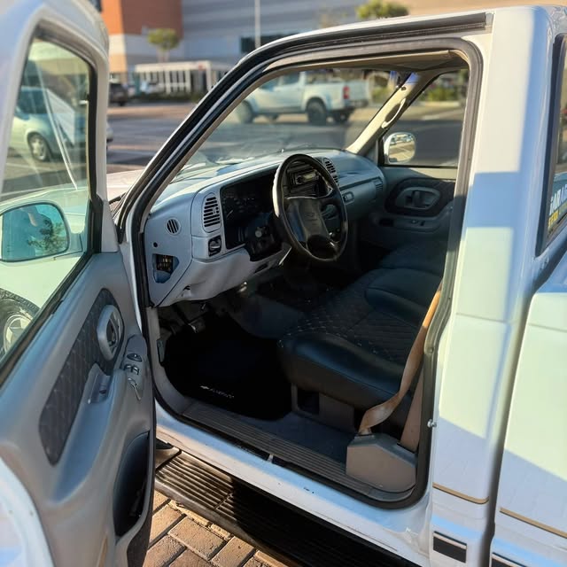 CHEVROLET SILVERADO - Imagem 18