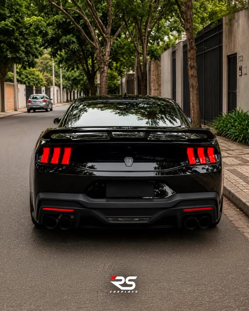 FORD MUSTANG DARK HORSE - Imagem 3
