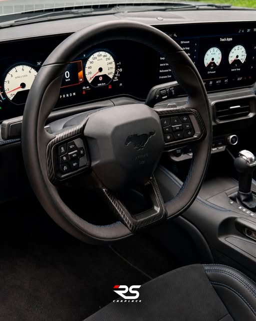 FORD MUSTANG DARK HORSE - Imagem 4