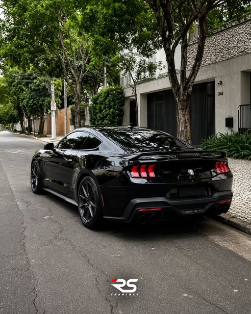 FORD MUSTANG DARK HORSE - Imagem 9