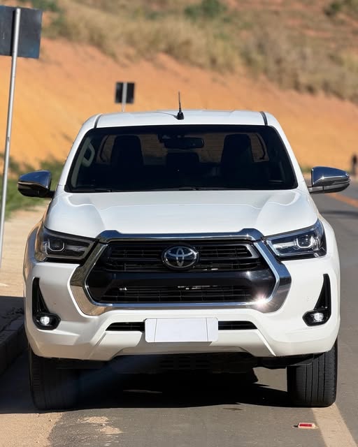 TOYOTA HILUX SRX - Imagem 2