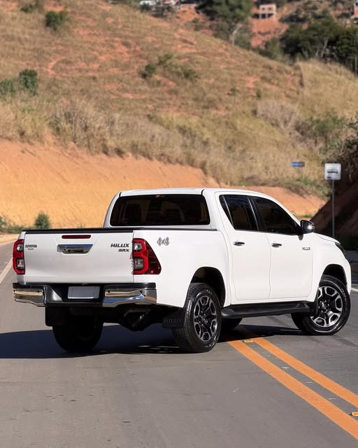 TOYOTA HILUX SRX - Imagem 4