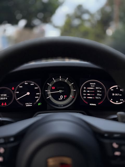 PORSCHE 911 CARRERA 4 GTS - Imagem 9