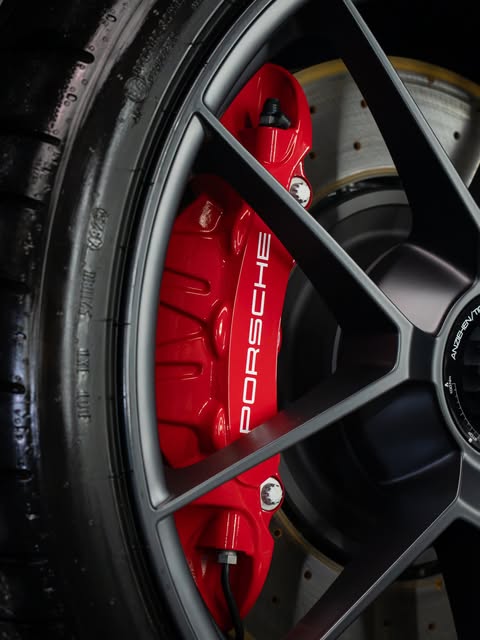 PORSCHE 911 CARRERA GTS - Imagem 12