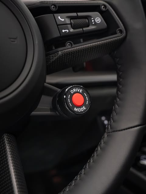 PORSCHE 911 CARRERA GTS - Imagem 13