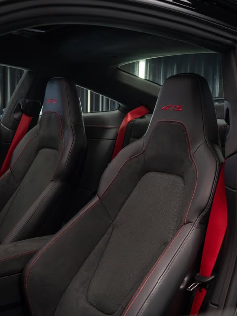 PORSCHE 911 CARRERA GTS - Imagem 3