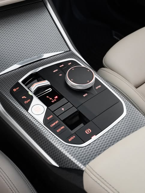 BMW 320I M SPORT - Imagem 8