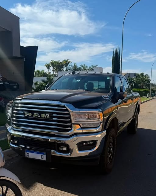 RAM 3500 LONGHORN LIMITED - Imagem 1