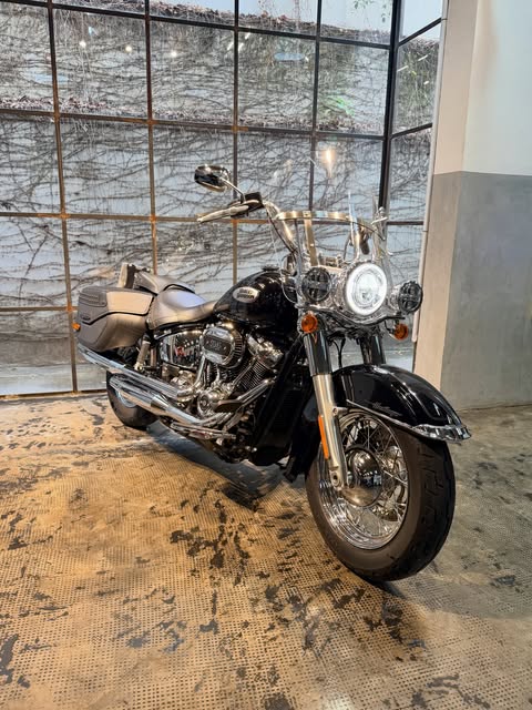 HARLEY-DAVIDSON HERITAGE CLASSIC 114 - Imagem 1