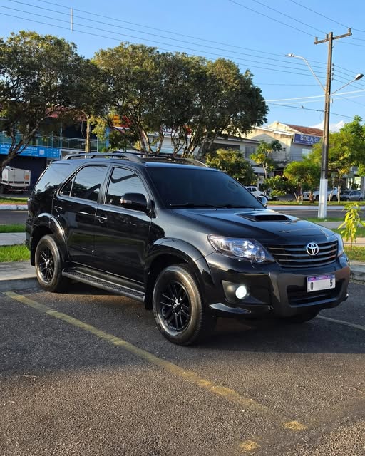 TOYOTA HILUX SRV - Imagem 1