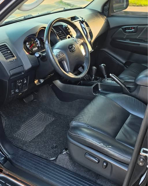 TOYOTA HILUX SRV - Imagem 6