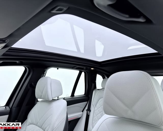 BMW X5 XDRIVE50E M SPORT - Imagem 7