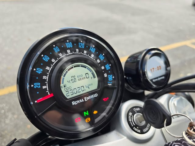ROYAL ENFIELD SUPER METEOR 650 - Imagem 11