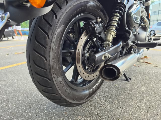 ROYAL ENFIELD SUPER METEOR 650 - Imagem 8
