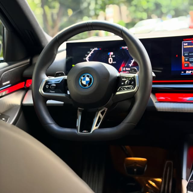 BMW 530E M SPORT - Imagem 12