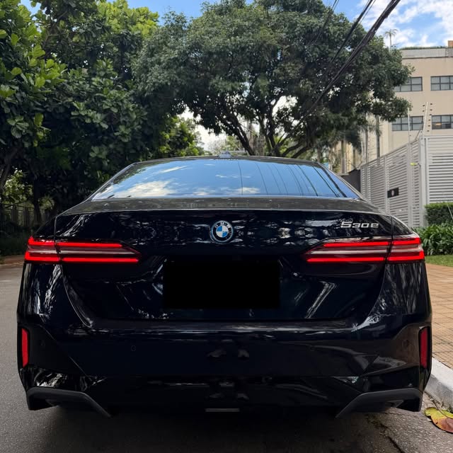 BMW 530E M SPORT - Imagem 17