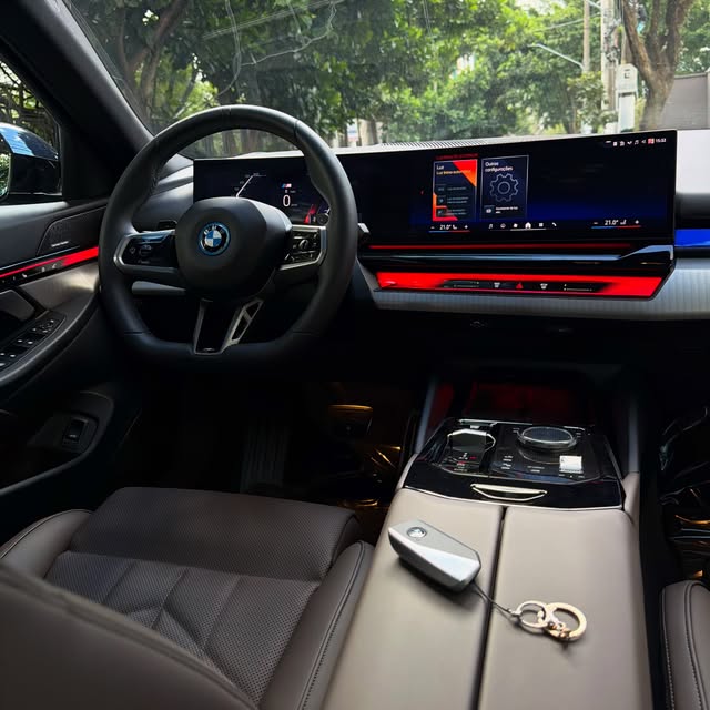 BMW 530E M SPORT - Imagem 19