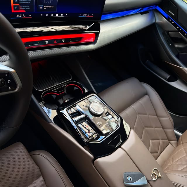 BMW 530E M SPORT - Imagem 6