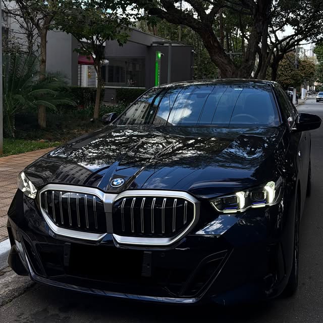 BMW 530E M SPORT - Imagem 7