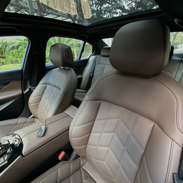 BMW 530E M SPORT - Imagem 8