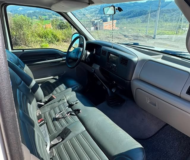 FORD F-250 XLT-L - Imagem 16