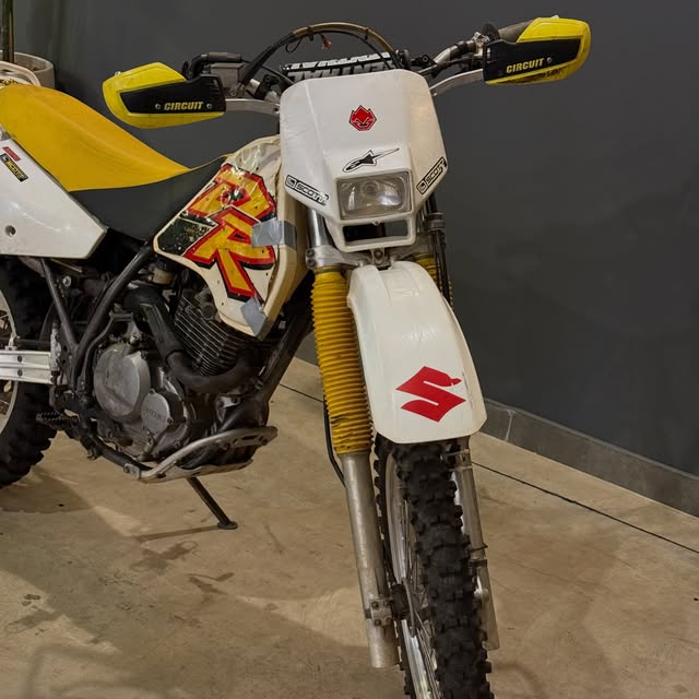SUZUKI DR 350 - Imagem 5