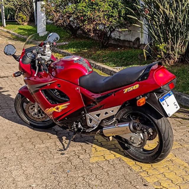 SUZUKI GSX 750 F - Imagem 11