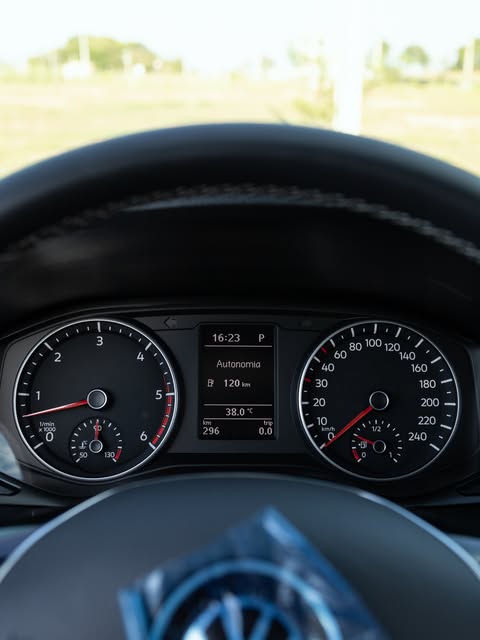 VOLKSWAGEN AMAROK HIGHLINE V6 - Imagem 11