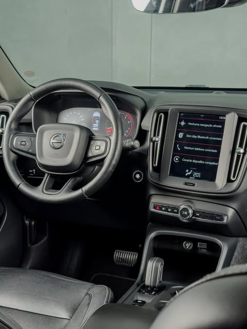 VOLVO XC40 T4 - Imagem 3
