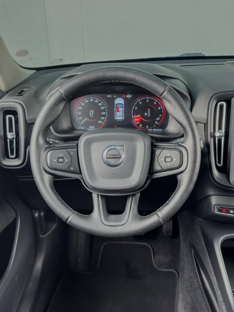 VOLVO XC40 T4 - Imagem 5
