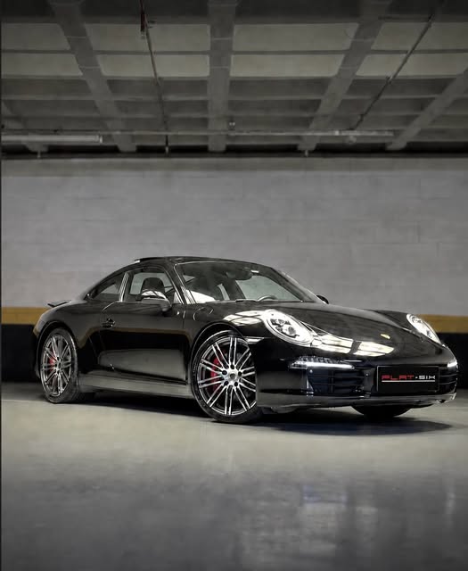 PORSCHE 911 CARRERA BLACK EDITION - Imagem 1