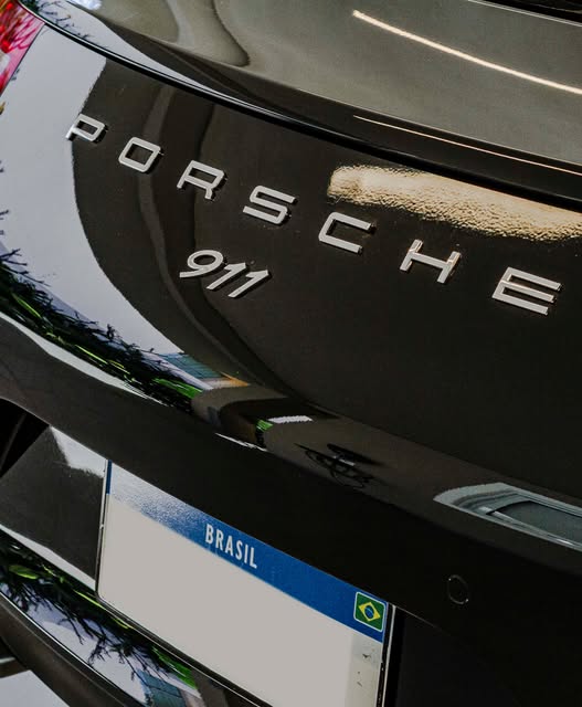 PORSCHE 911 CARRERA BLACK EDITION - Imagem 11