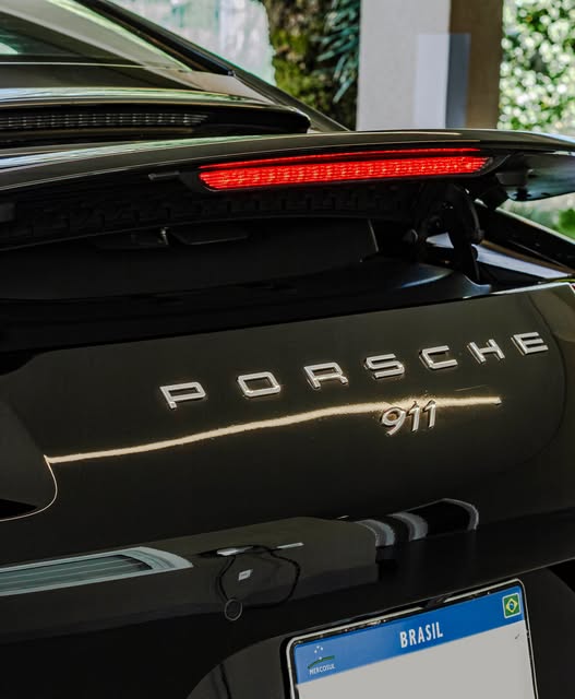 PORSCHE 911 CARRERA BLACK EDITION - Imagem 12
