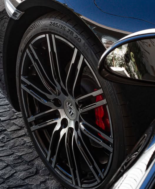 PORSCHE 911 CARRERA BLACK EDITION - Imagem 15