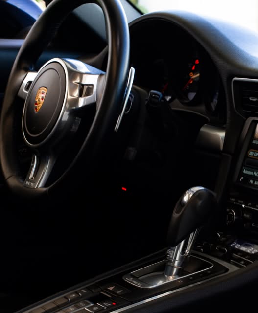 PORSCHE 911 CARRERA BLACK EDITION - Imagem 16