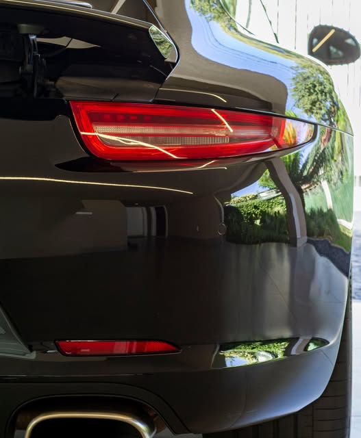 PORSCHE 911 CARRERA BLACK EDITION - Imagem 18