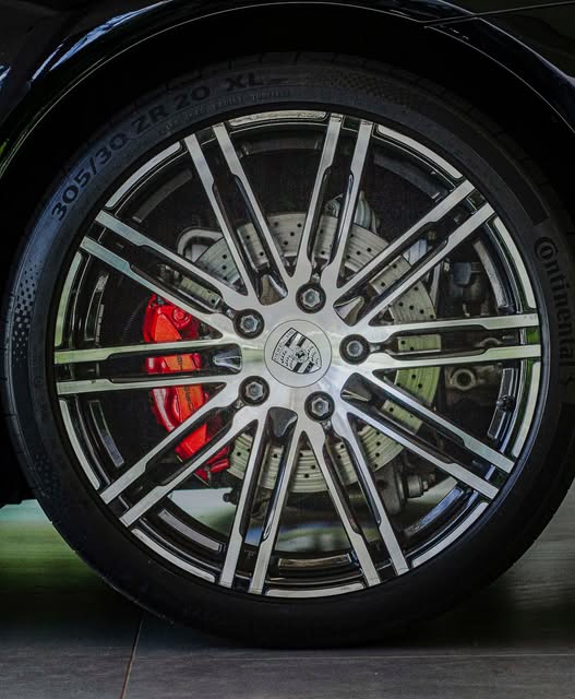 PORSCHE 911 CARRERA BLACK EDITION - Imagem 20