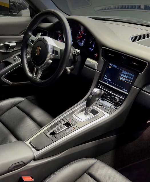 PORSCHE 911 CARRERA BLACK EDITION - Imagem 3