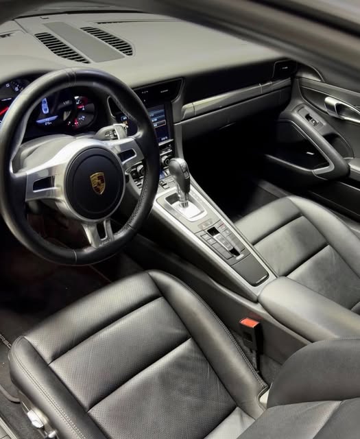 PORSCHE 911 CARRERA BLACK EDITION - Imagem 4