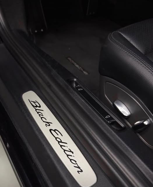 PORSCHE 911 CARRERA BLACK EDITION - Imagem 5