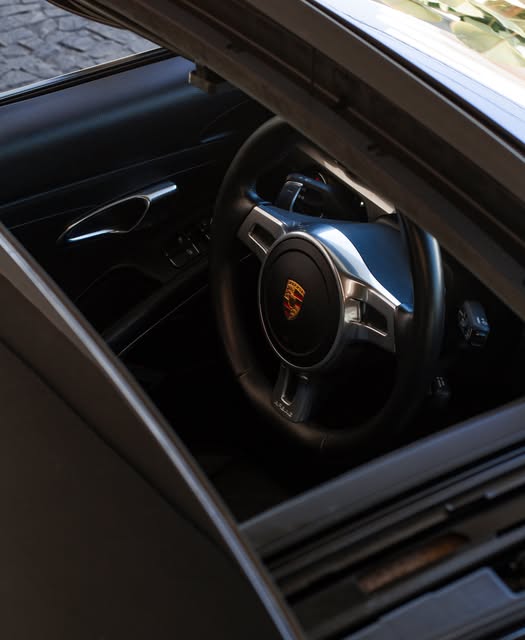 PORSCHE 911 CARRERA BLACK EDITION - Imagem 8