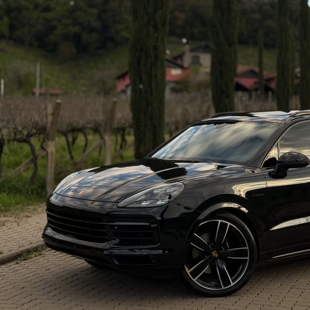 PORSCHE CAYENNE E-HYBRID - Imagem 2