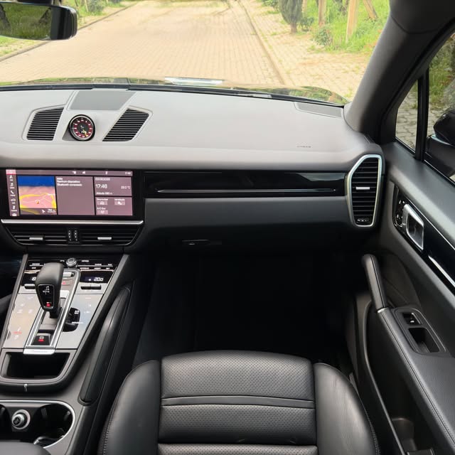PORSCHE CAYENNE E-HYBRID - Imagem 11