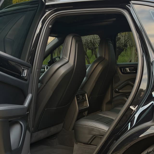 PORSCHE CAYENNE E-HYBRID - Imagem 12