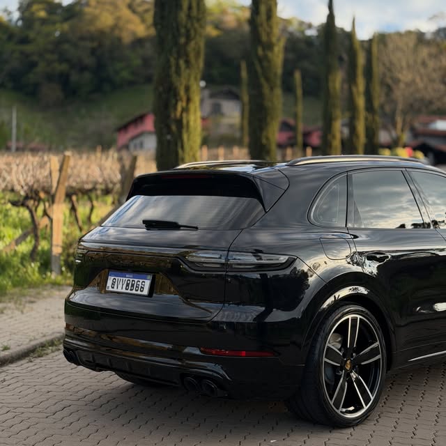 PORSCHE CAYENNE E-HYBRID - Imagem 15