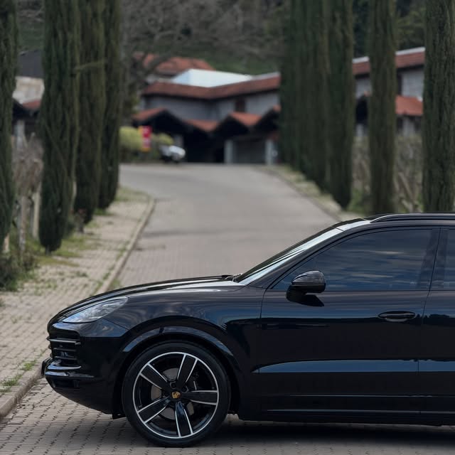 PORSCHE CAYENNE E-HYBRID - Imagem 4