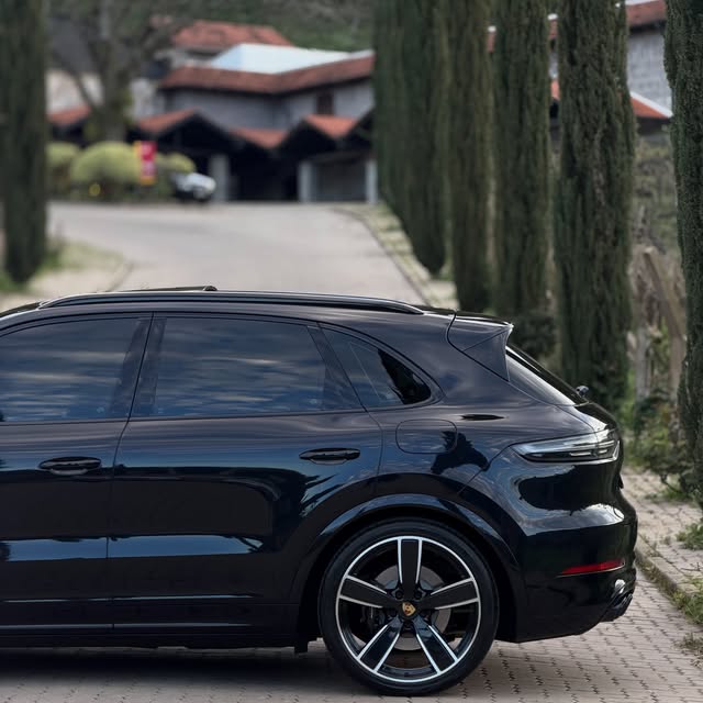 PORSCHE CAYENNE E-HYBRID - Imagem 5