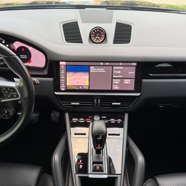 PORSCHE CAYENNE E-HYBRID - Imagem 9